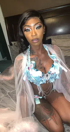 OnlyFans cuenta primadonnaxxx header 2