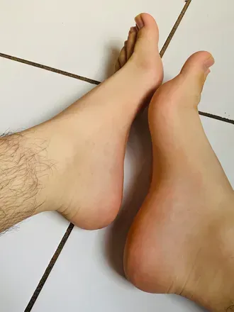 OnlyFans cuenta feetandres header 2