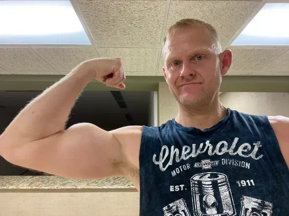 OnlyFans cuenta mnmuscle23 avatar 1