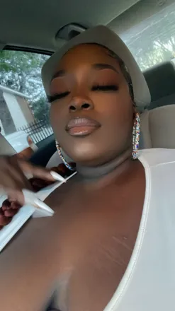 OnlyFans account  queenpbee header 2