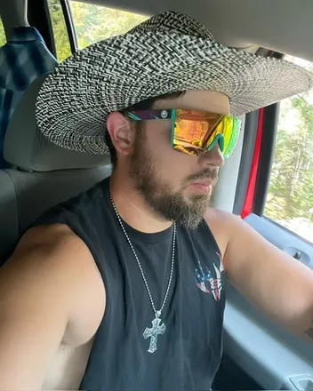 OnlyFans cuenta eburgcowboy1 header 2