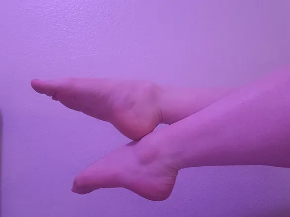 OnlyFans cuenta hard_working_feet header 2