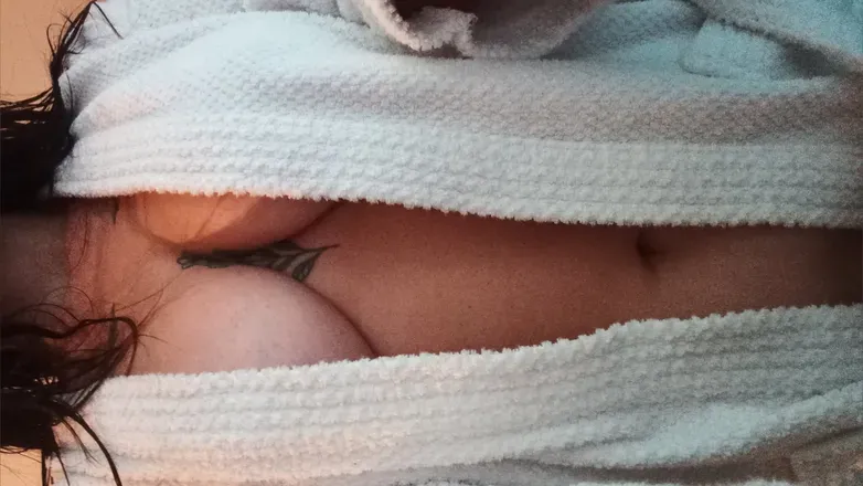 OnlyFans cuenta annaxqueen header 2