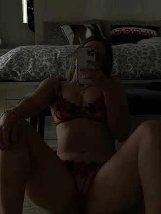 OnlyFans account  fruitysweet header 2