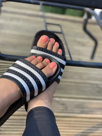 OnlyFans cuenta prestigefeetpics header 2