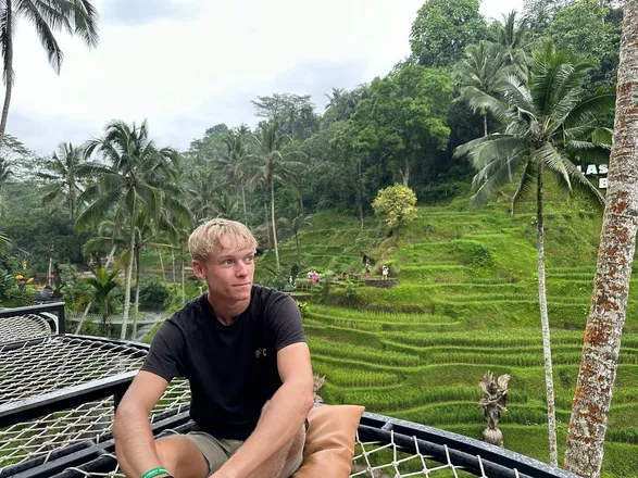 OnlyFans account  hey_dan header 2