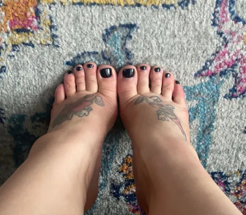 OnlyFans cuenta misspetitefeet02 header 2