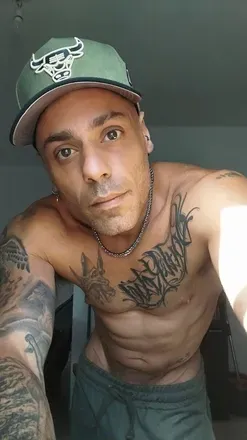 OnlyFans cuenta goldenboy_33 avatar 1