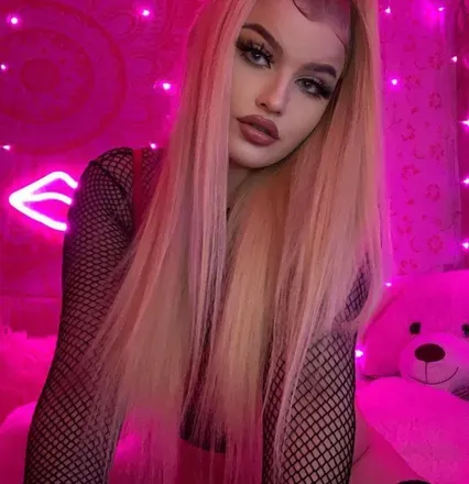 OnlyFans account  strawty avatar 1