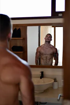 OnlyFans cuenta hungkiwi09 header 2