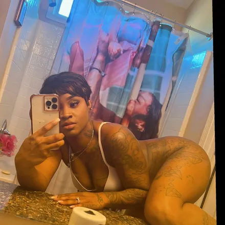 OnlyFans cuenta your1queeen header 2