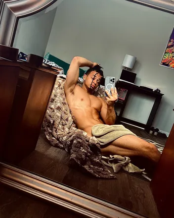 OnlyFans cuenta yourhotbae18 header 2