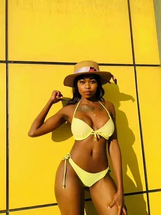 OnlyFans account  bee_world avatar 1