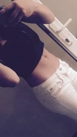 OnlyFans cuenta sarrrahhbellyfeet header 2