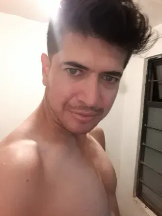 OnlyFans account  robertghv02 avatar 1