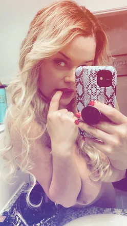 OnlyFans cuenta busty_harperxxx header 2