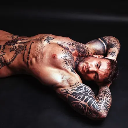 OnlyFans cuenta iamthomaspowell header 2