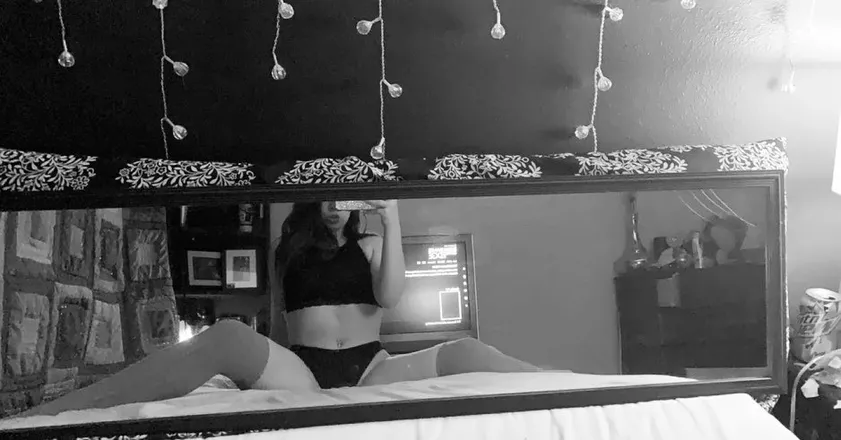 OnlyFans cuenta neonglamm header 2
