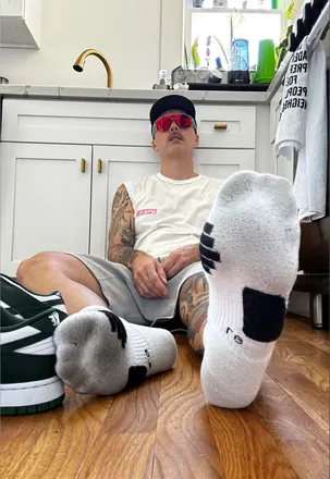 OnlyFans cuenta sneaksinyourface header 2
