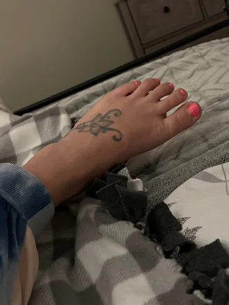 OnlyFans cuenta feetlovinbabe header 2