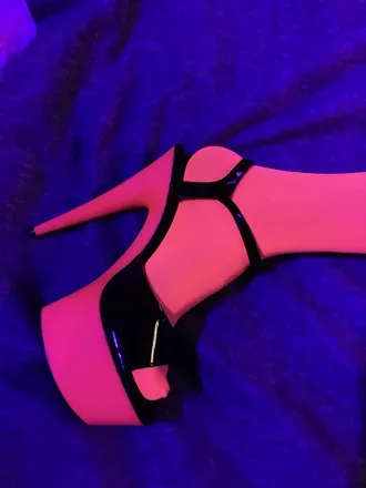 OnlyFans cuenta prettytoesmaria1990 avatar 1