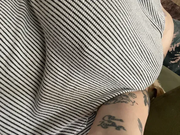 OnlyFans cuenta invest-in-these-breasts avatar 1