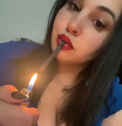 OnlyFans cuenta anayssmokinggirl header 2