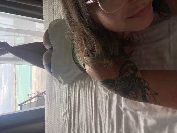 OnlyFans account  jenny.with.the.honeypot header 2