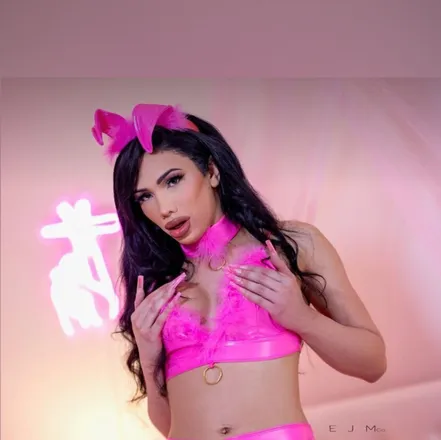 OnlyFans cuenta eve_doll header 2