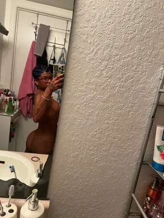 OnlyFans cuenta uniquebaddie25 avatar 1