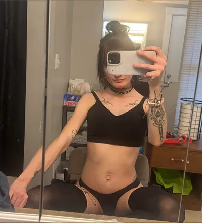 OnlyFans cuenta mickeykenz header 2