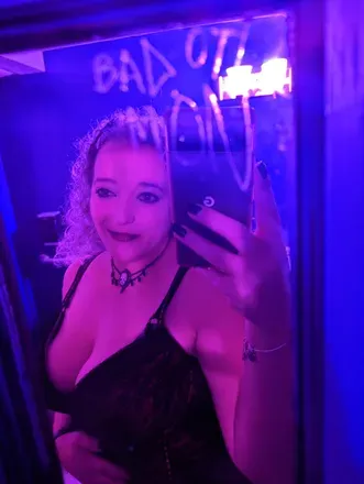 OnlyFans account  ringgirlchelle avatar 1