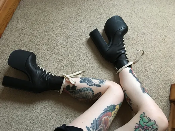 OnlyFans cuenta flowerfingers header 2