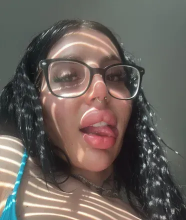 OnlyFans cuenta lucieperret avatar 1