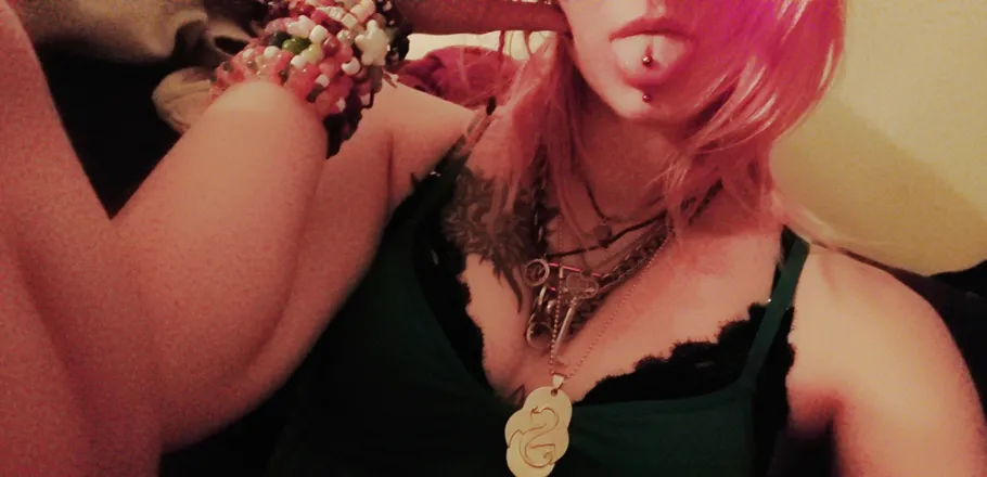 OnlyFans cuenta pierced_anime_queen header 2