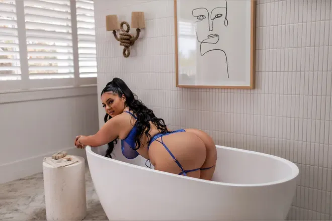 OnlyFans cuenta thisisveronicagrace header 2