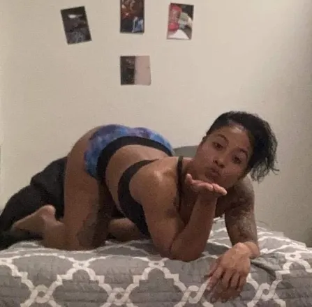 OnlyFans cuenta prettypetite93 header 2
