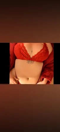 OnlyFans account  lapetithoe header 2