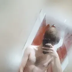 OnlyFans cuenta myhousematesisatop avatar 1