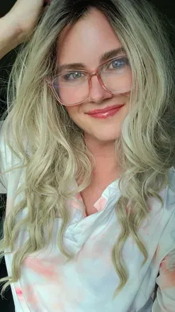 OnlyFans account  mrsloveydoveyxo avatar 1
