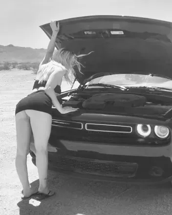 OnlyFans cuenta champagne_campaign_ header 2