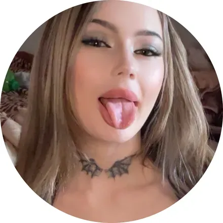 OnlyFans account  kissedbyevie avatar 1