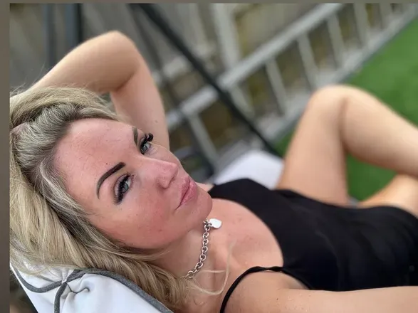 OnlyFans cuenta ellenblondexxx header 2