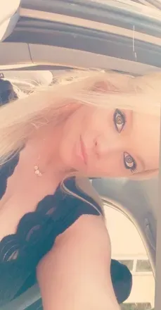 OnlyFans account  blondenrhinestones.xo avatar 1