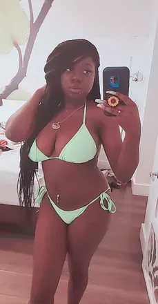 OnlyFans account  fineassshyyy avatar 1