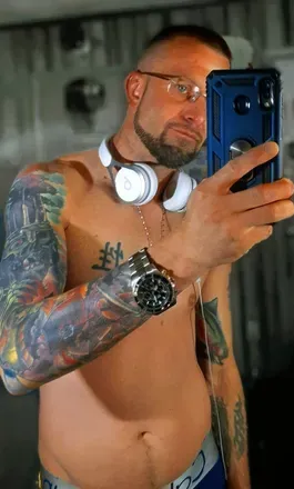 OnlyFans account  excitemike79 avatar 1