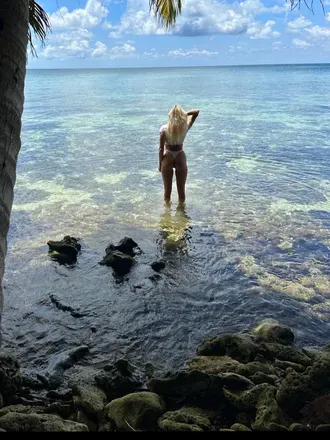 OnlyFans account  yogiselene header 2