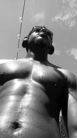 OnlyFans cuenta brown_serve header 2