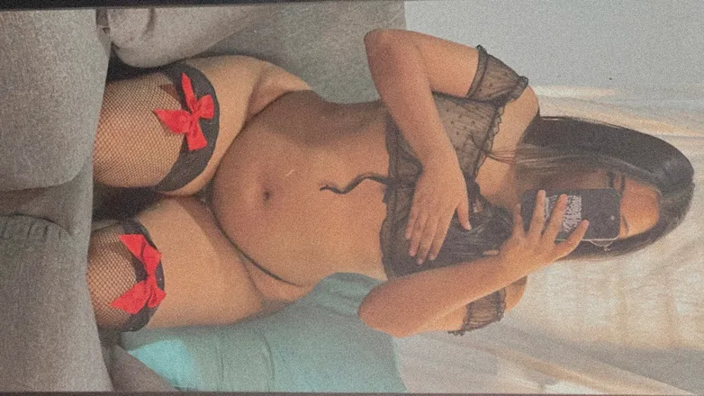 OnlyFans account  mohniii header 2