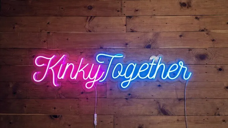 OnlyFans cuenta kinkytogether header 2